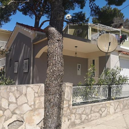 Mala Kuca Ispod Borova Villa Primošten Eksteriør bilde